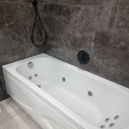 Apartment Leogrand Vip On Oleny Stepanivny 6a Lviv